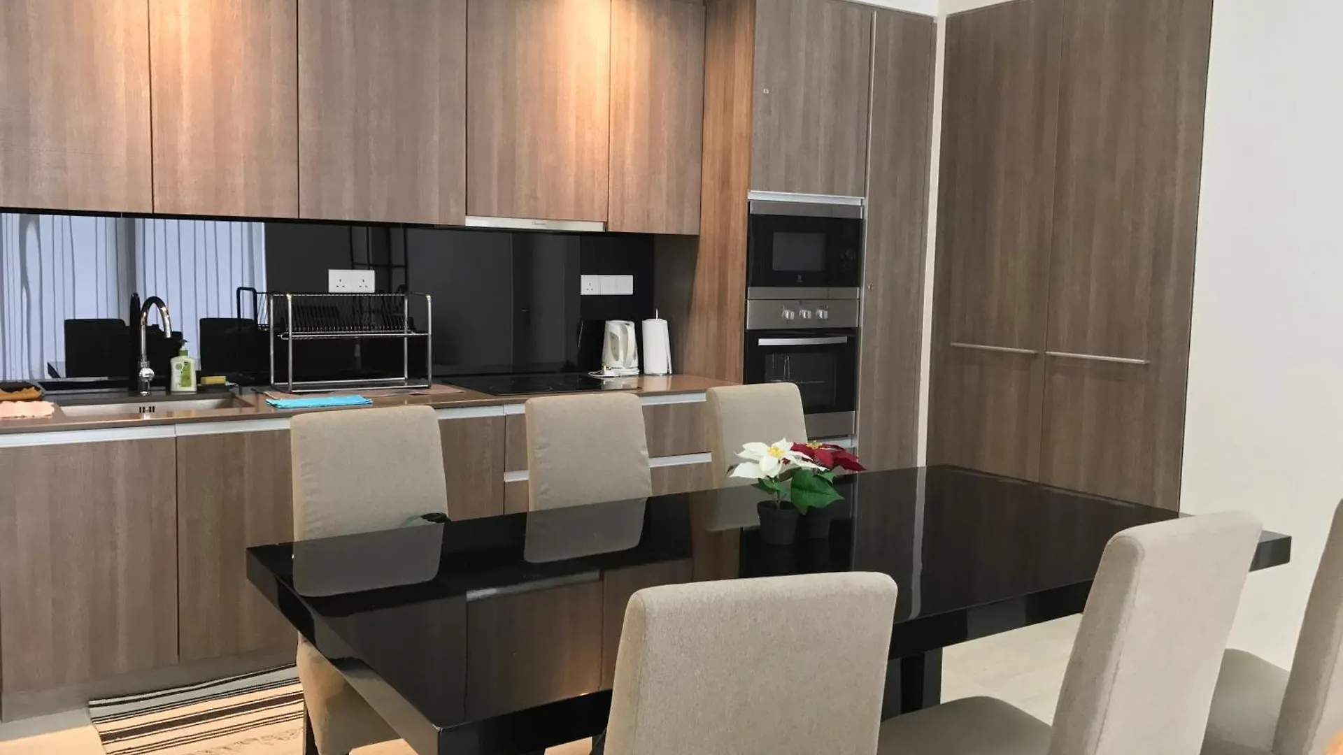 아파트 By The Sea Cozy Beachfront Home 253 바투 페링기