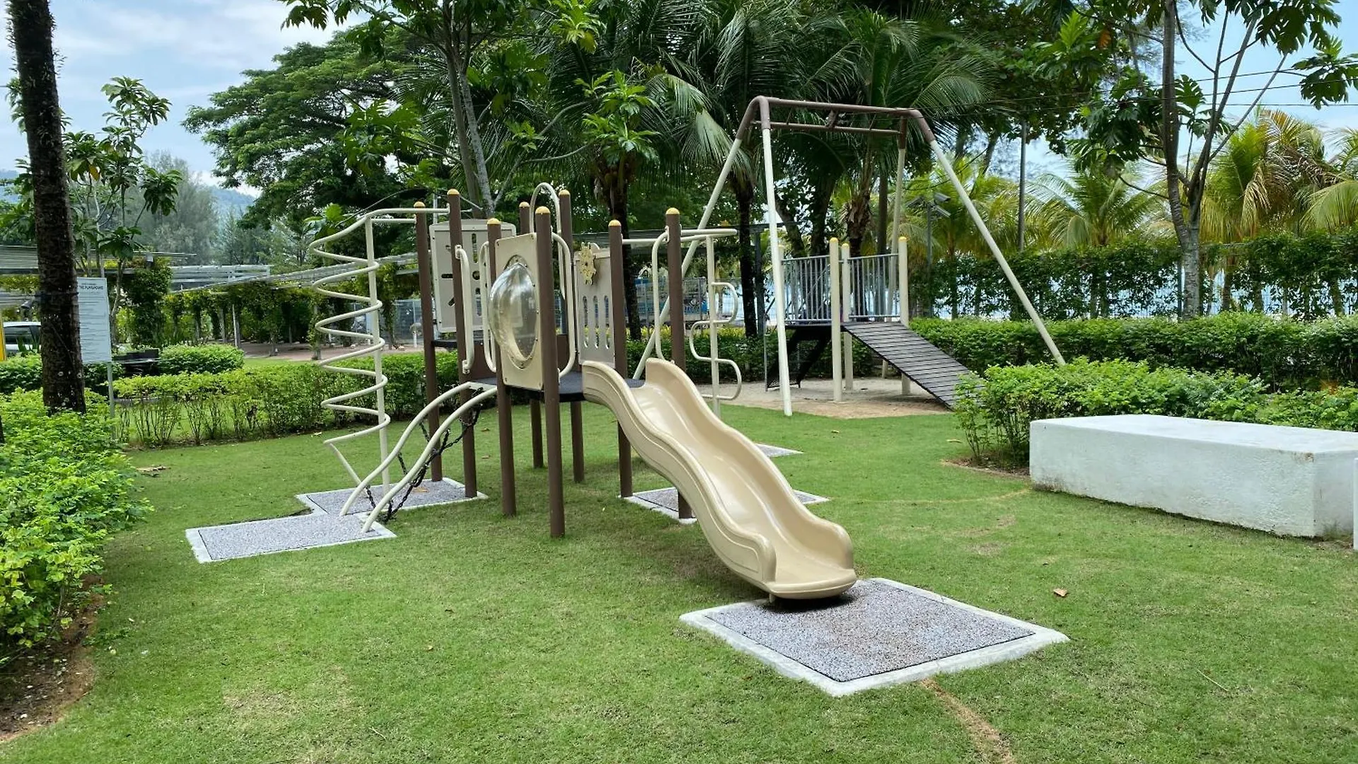 By The Sea Cozy Beachfront Home 253 바투 페링기 0*,  말레이시아