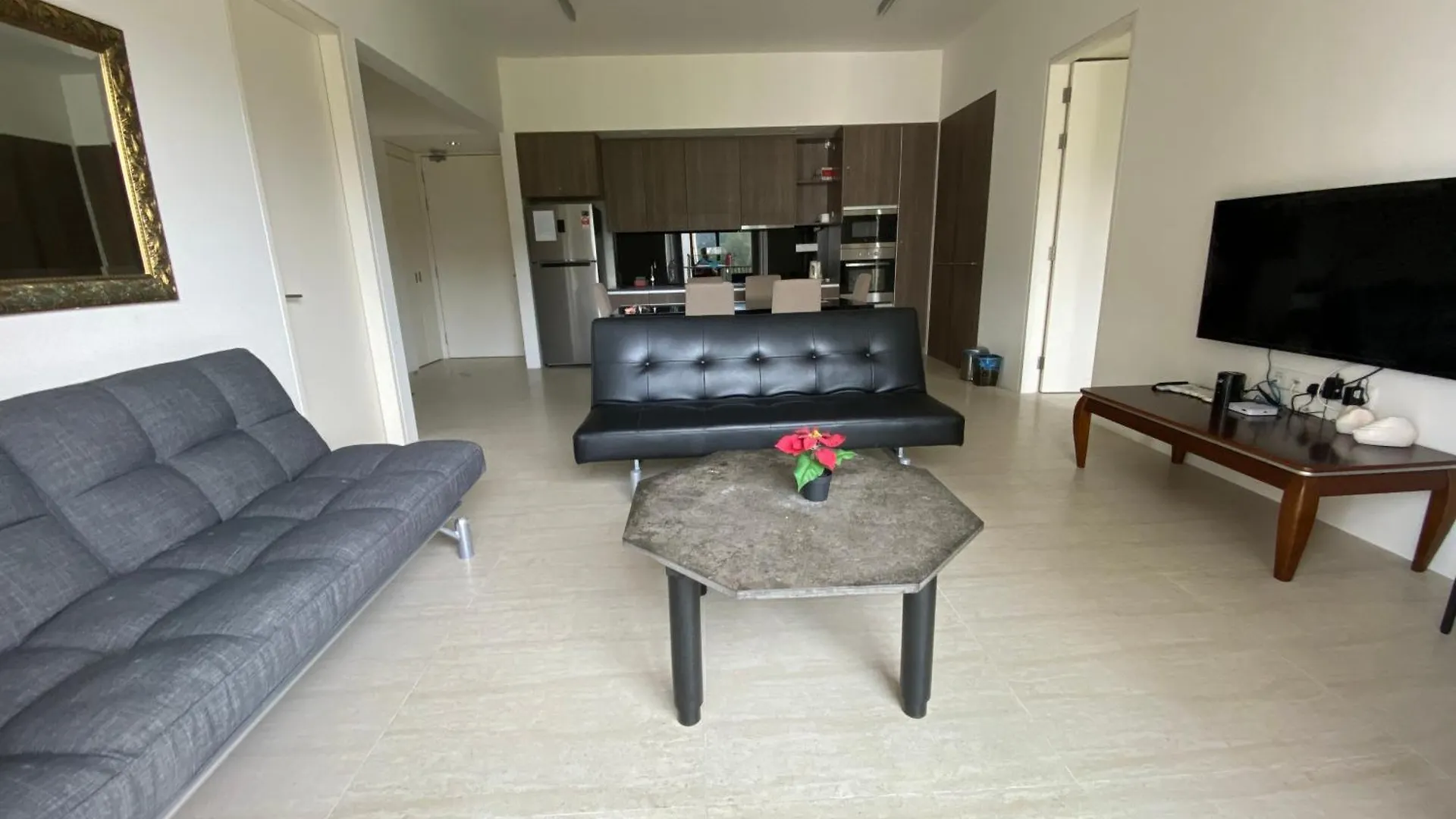 By The Sea Cozy Beachfront Home 253 바투 페링기